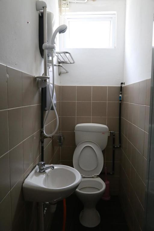 Gibbon Guesthouse Kuching Eksteriør billede