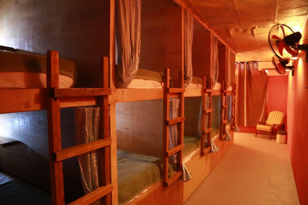 Gibbon Guesthouse Kuching Værelse billede