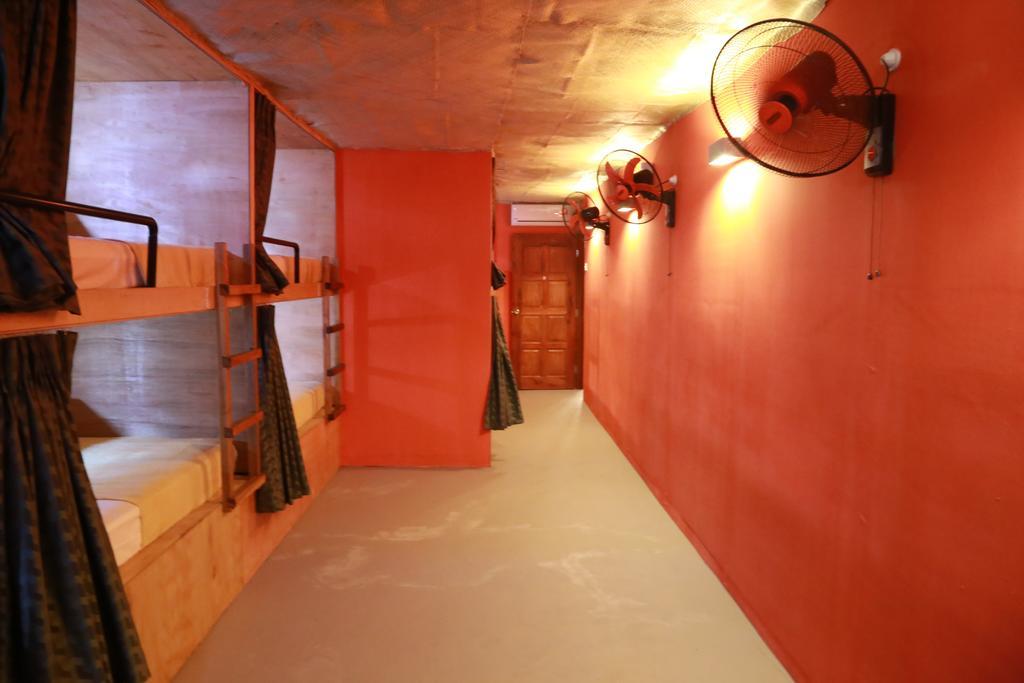 Gibbon Guesthouse Kuching Værelse billede
