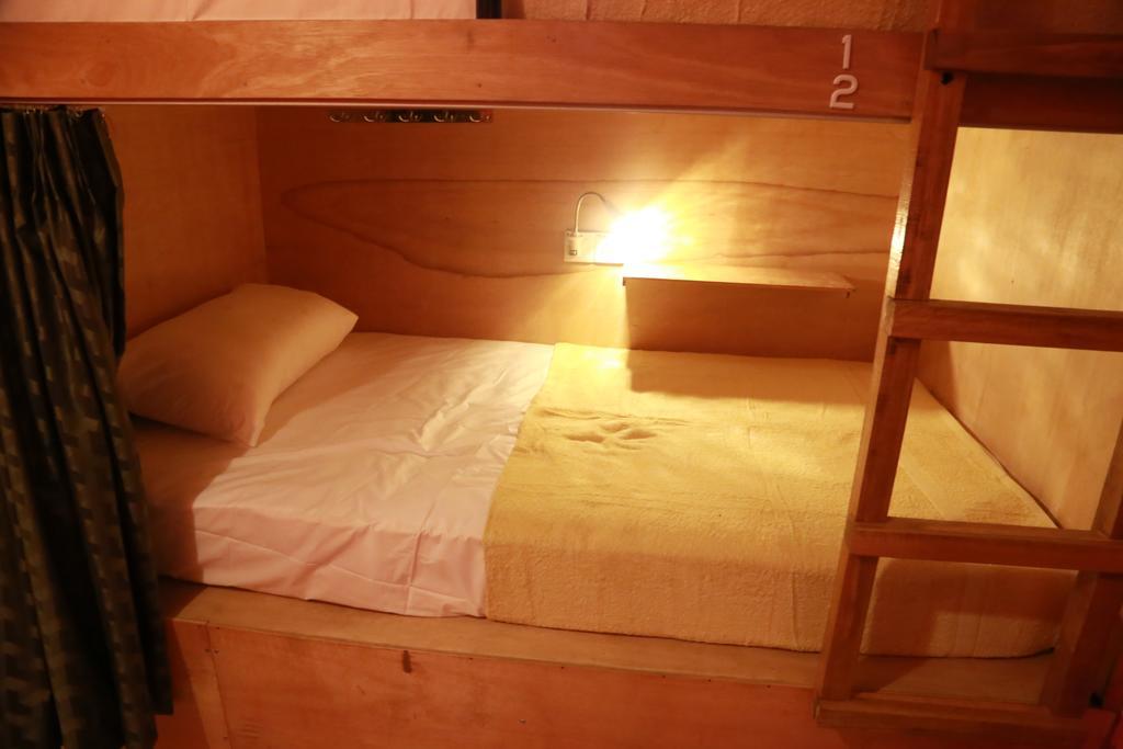 Gibbon Guesthouse Kuching Værelse billede