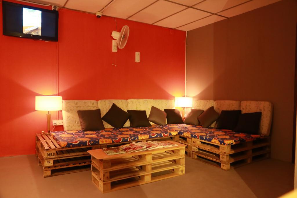 Gibbon Guesthouse Kuching Eksteriør billede