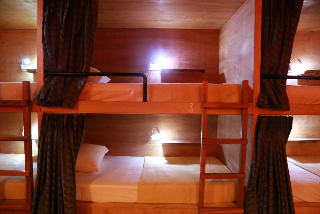Gibbon Guesthouse Kuching Værelse billede