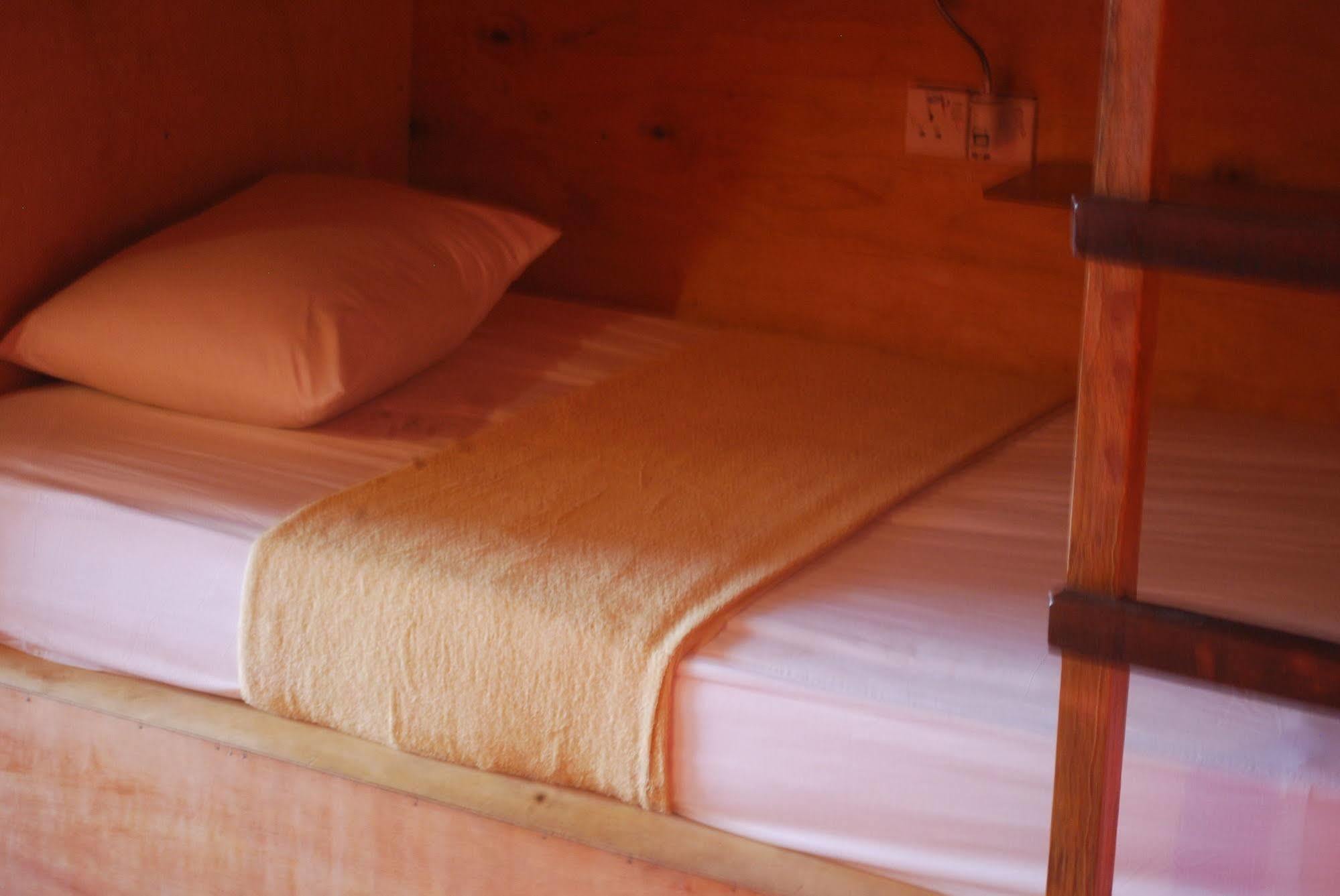 Gibbon Guesthouse Kuching Eksteriør billede
